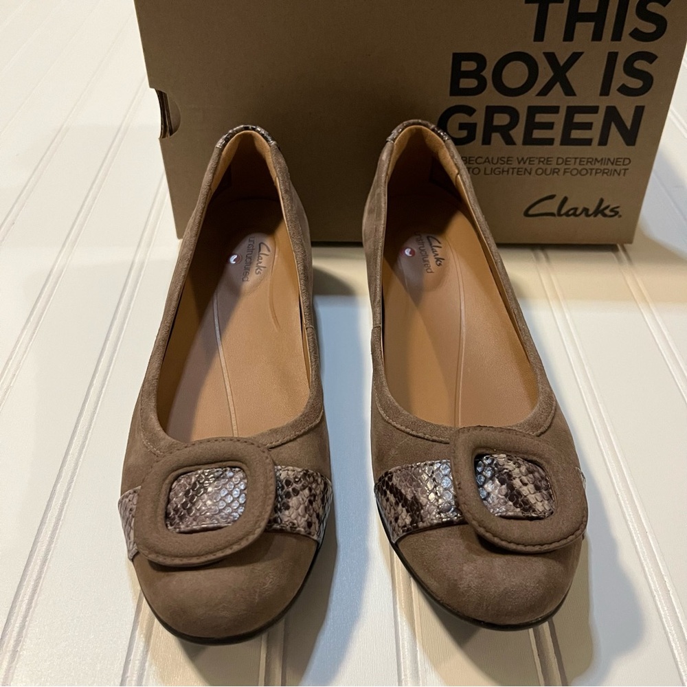 Clarks Un Blush Cove Flats Pebble Suede Taupe Comfort Shoes Sz 8.5 NIB - Picture 3 of 7